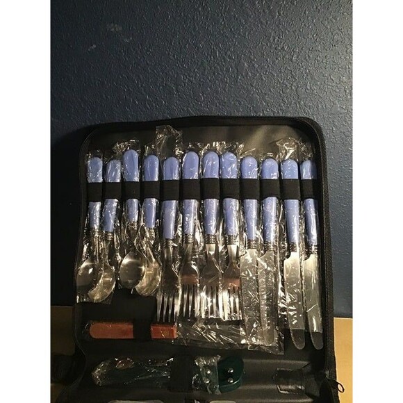 Picnic Set For 4 Travel Carrying Case W/ Cutlery, Carving Board, Plates & Opener - Picture 2 of 4